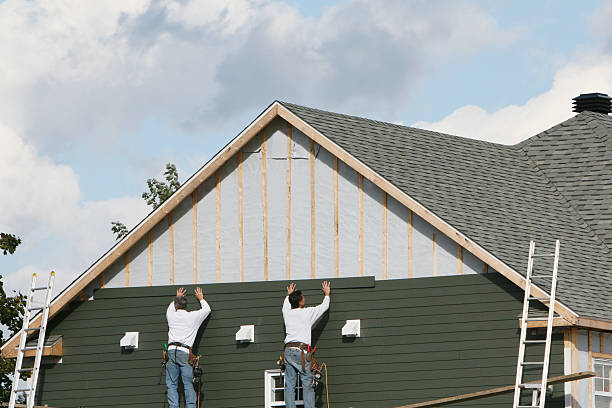 Professional Siding technician working in Myersville, MD